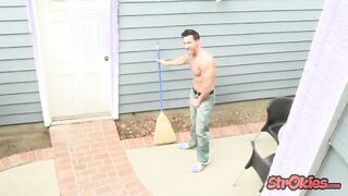 Housewife Lisa Demarco Cummy Handjob